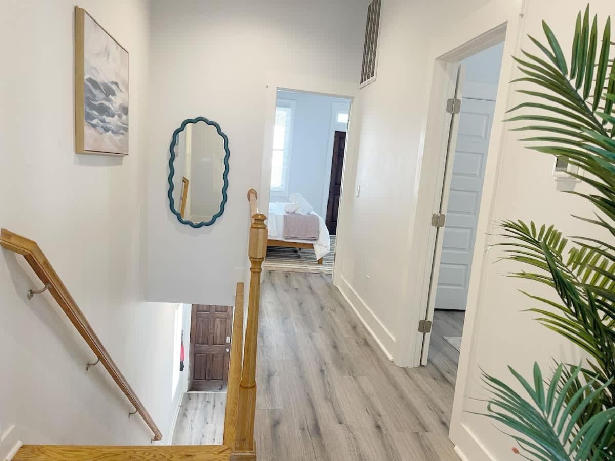 Elegant Duplex Steps To Forsyth! Ferienhaus Savannah