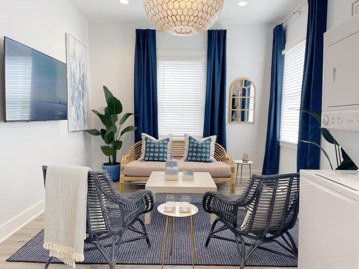 Elegant Duplex Steps To Forsyth! Ferienhaus