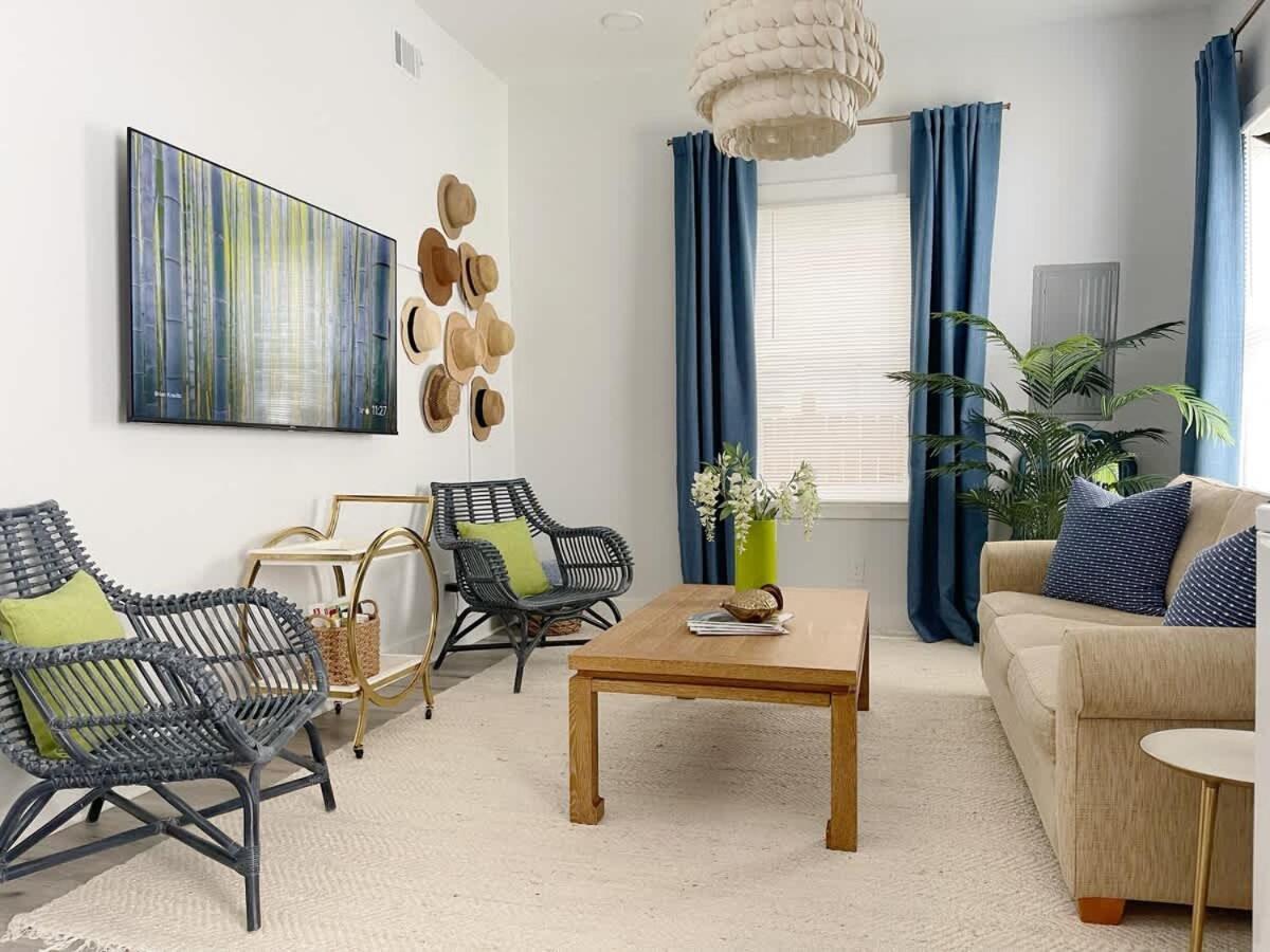 Ferienhaus Elegant Duplex Steps To Forsyth! Savannah