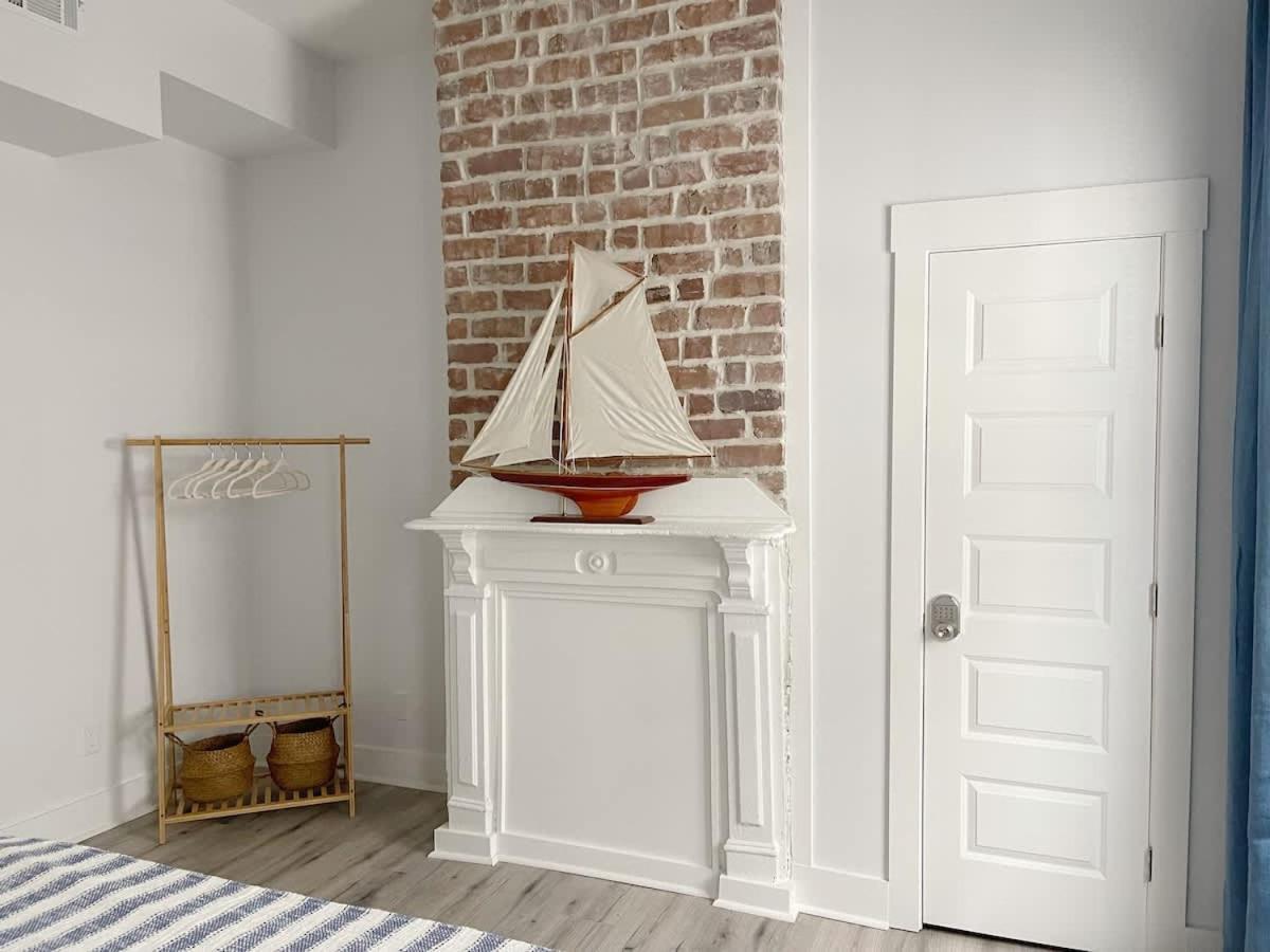 Ferienhaus Elegant Duplex Steps To Forsyth! Savannah